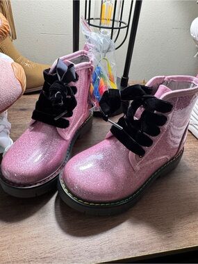 Dream Pairs Pink Glitter Ankle Boots with Black Velvet Laces